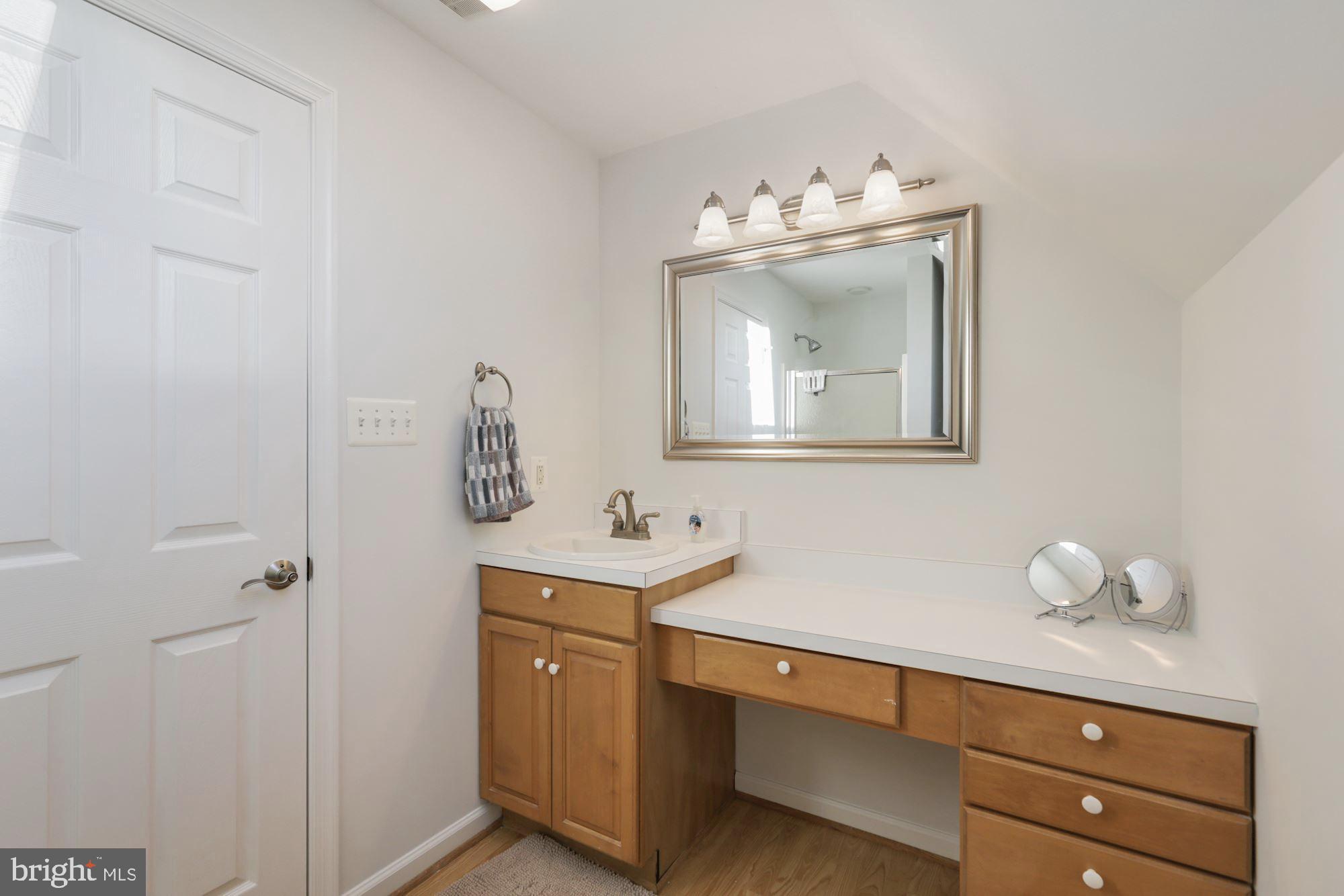20089 Colchester Road Purcellville, VA 20132 - Photo 29 of 37 Full bath in apartment over garage