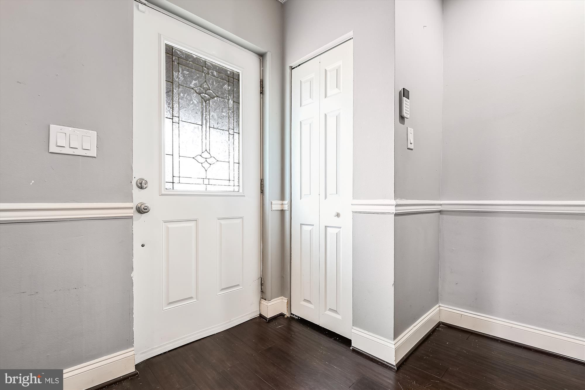 4006 Colborne Road Baltimore, MD 21229 - Photo 4 of 40 Entry