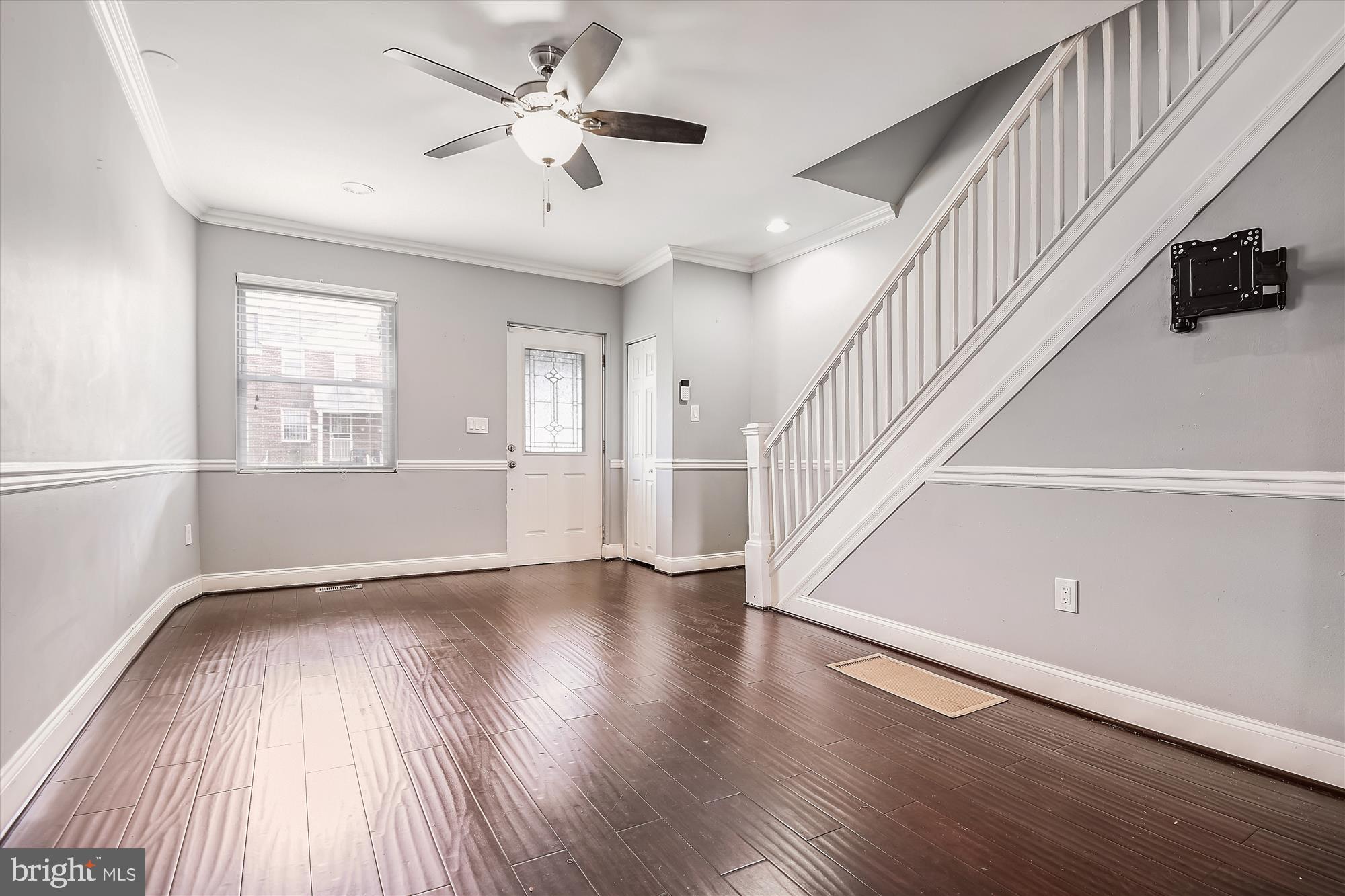 4006 Colborne Road Baltimore, MD 21229 - Photo 9 of 40 Living Room