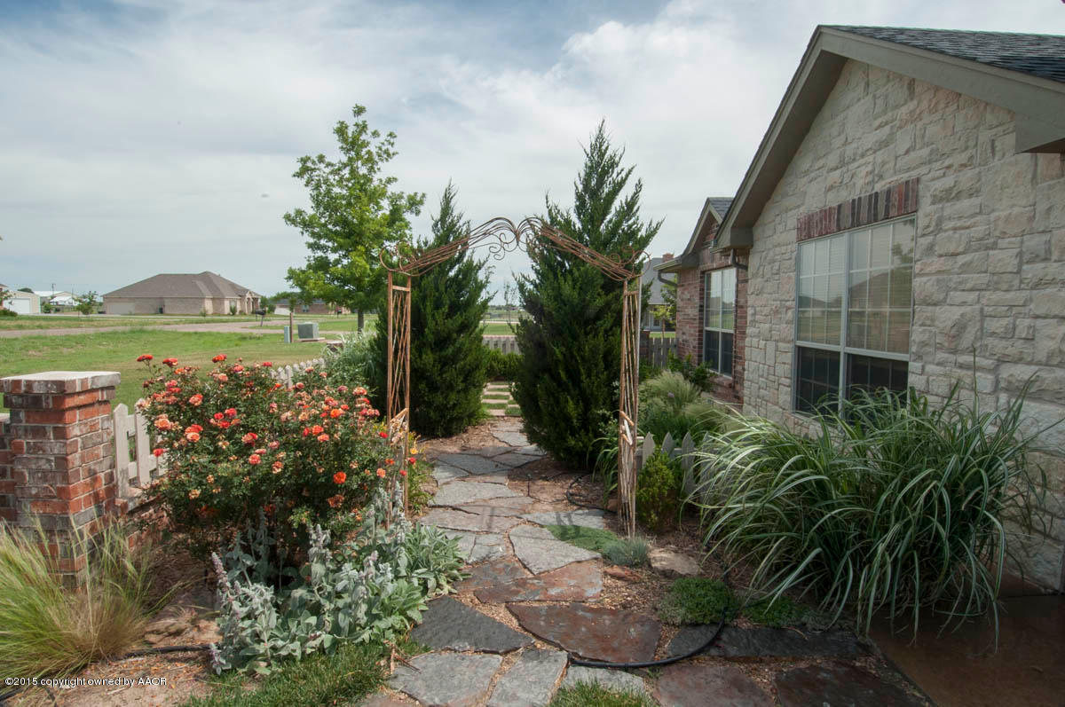 FRONT YARD VIEW 1
