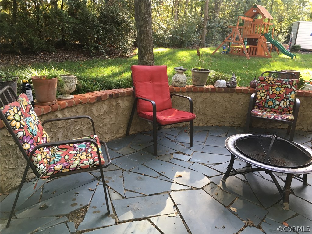 1900 Castlebridge Road Midlothian, VA 23113 - Photo 28 of 28 a patio with table and chairs