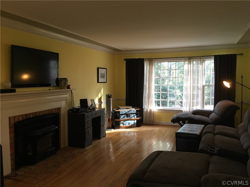 1900 Castlebridge Road Midlothian, VA 23113 - Photo 7 of 28 a living room with furniture and a flat screen tv