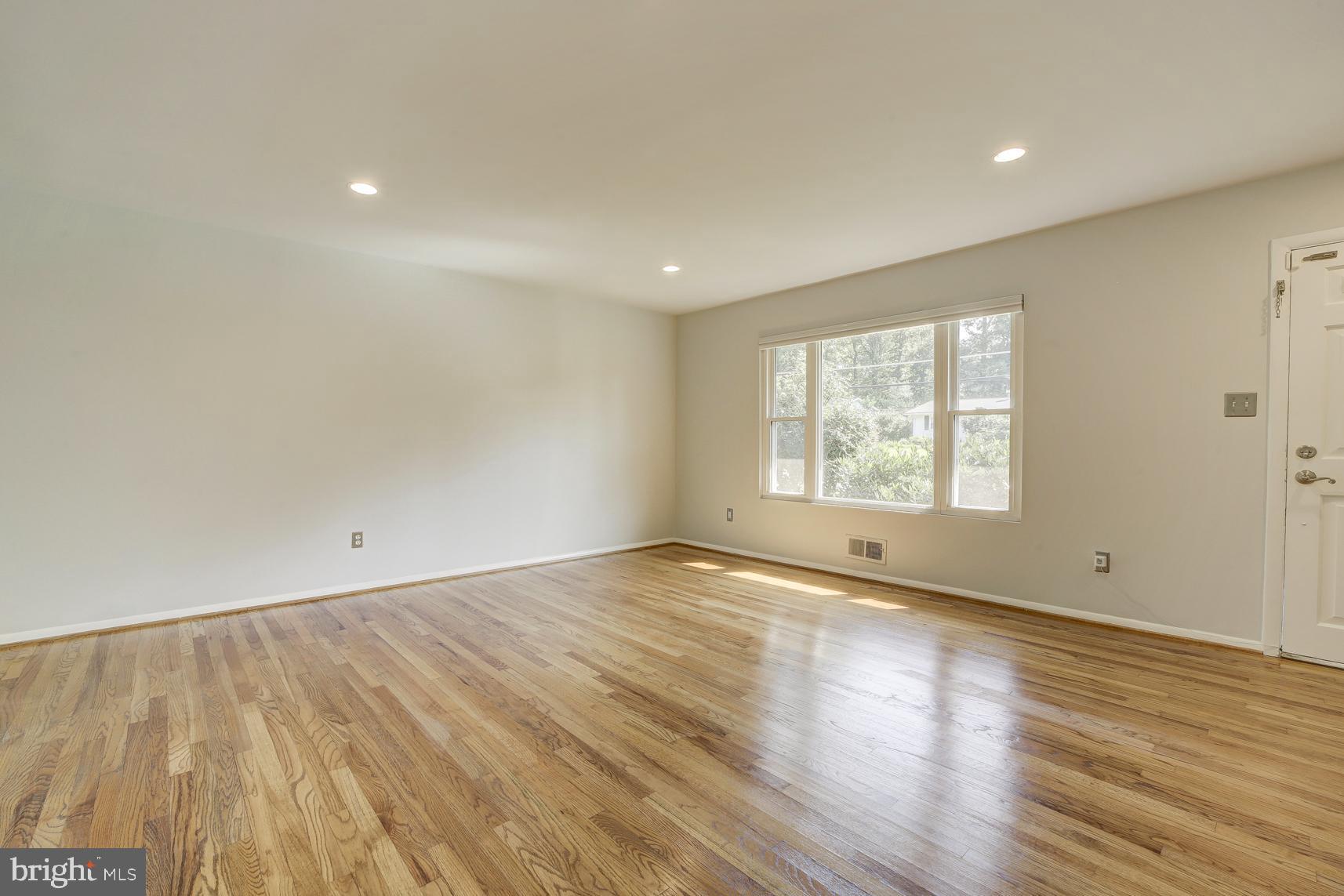 8112 Karl Road Alexandria, VA 22308 - Photo 3 of 30