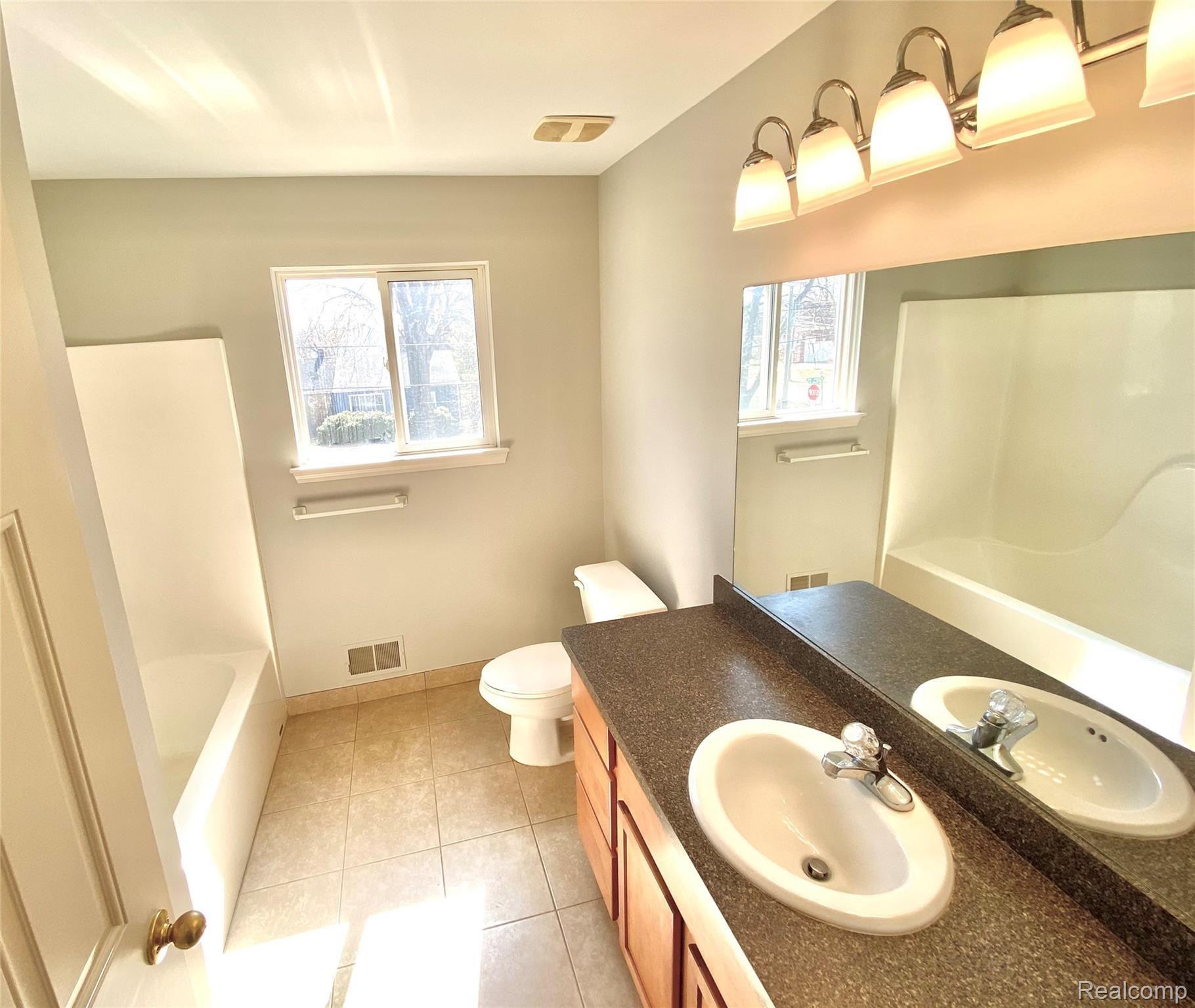 1703 Milverton Road Troy, MI 48083 - Photo 38 of 46 Full Bathroom