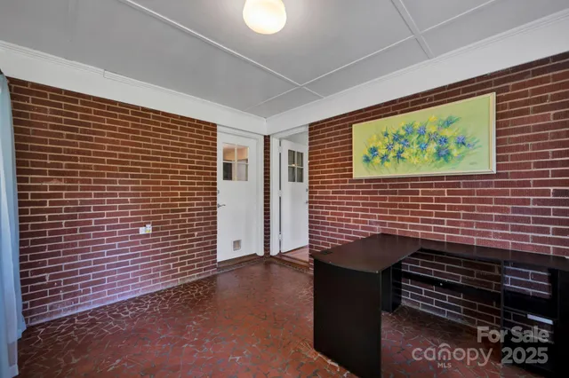 a view of entryway with furniture