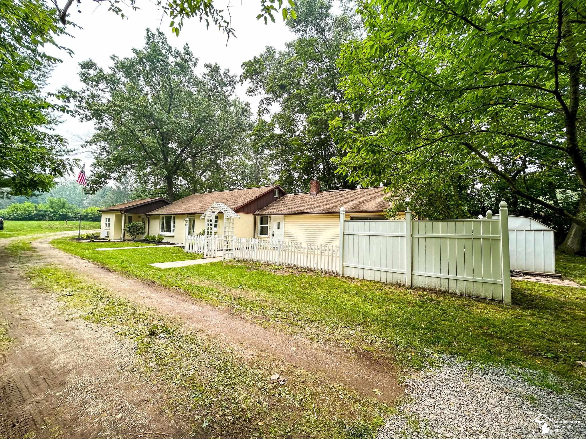 2980 West Sterns Road Lambertville, MI 48144 - Photo 4 of 79 50113784-3.JPG
