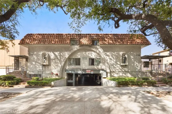$2,895 | 333 Riverdale Drive, Unit 17, Glendale, CA 91204