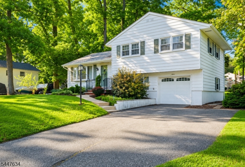 15 Stonehill Road Randolph, NJ 07869 - Photo 2 of 30