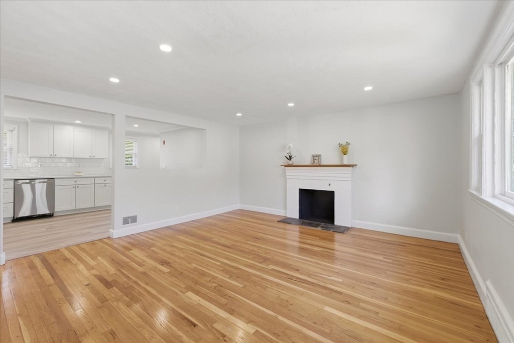 32 Essex Road Sharon, MA 02067 - Photo 5 of 30