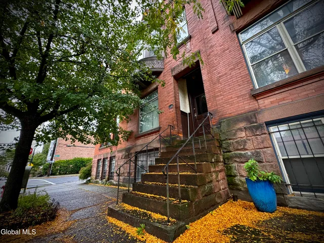 $369,900 | 352 Hamilton Street, Albany, NY 12210