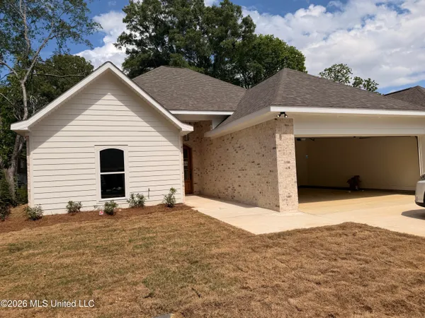 $339,000 | 198 Lake Harbor Road, Brandon, MS 39047