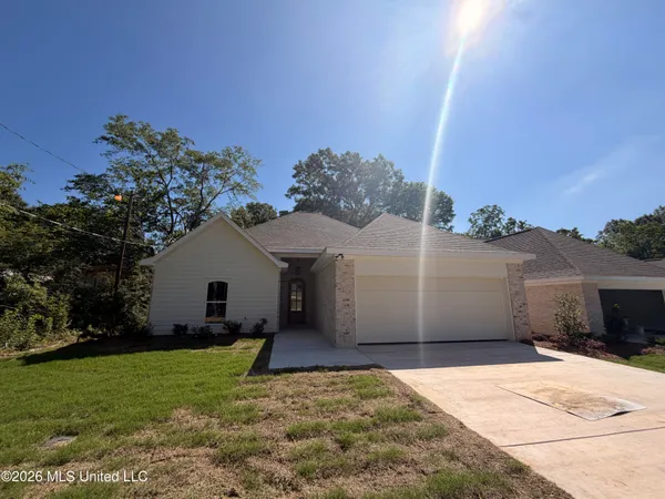 $339,000 | 198 Lake Harbor Road, Brandon, MS 39047