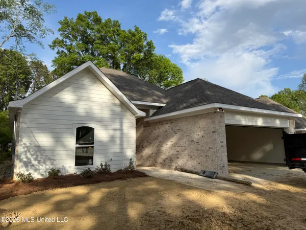 $339,000 | 198 Lake Harbor Road, Brandon, MS 39047