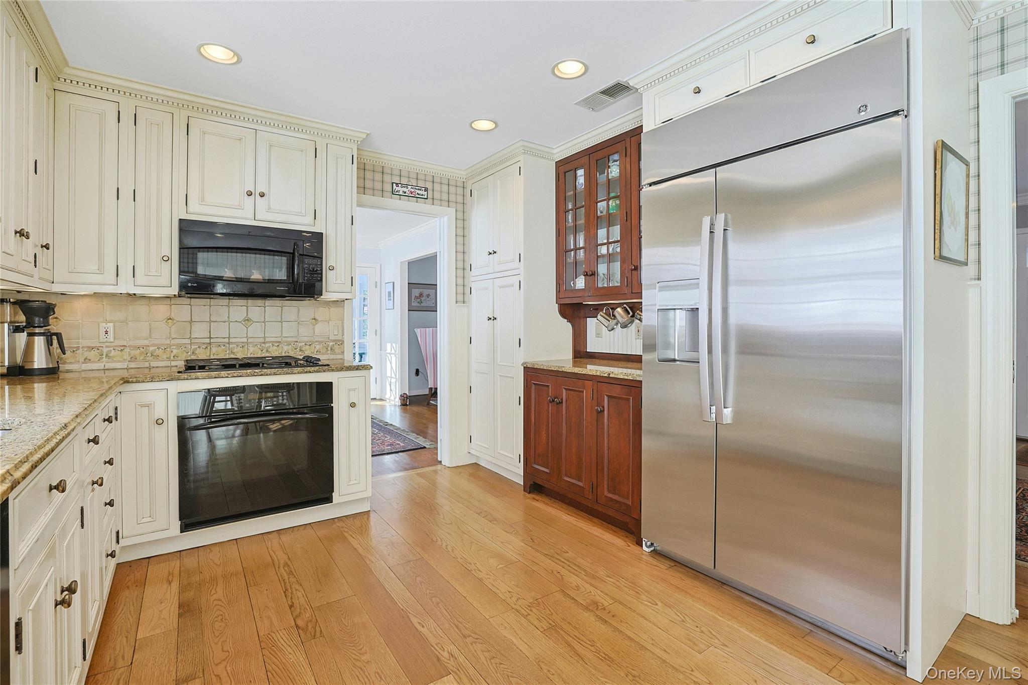 270 Law Road Briarcliff Manor, NY 10510 - Photo 13 of 43 Two-tone Cabinetry