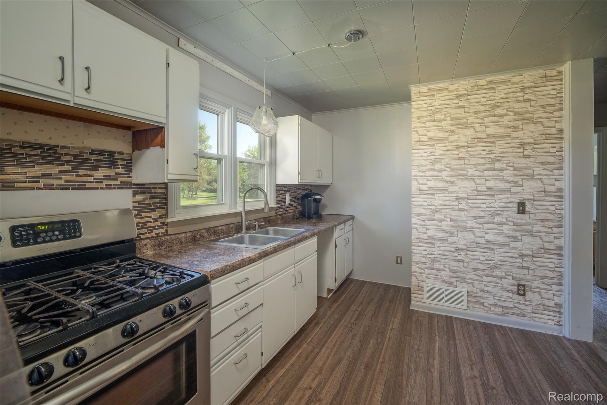 7016 Davison Road Davison, MI 48423 - Photo 22 of 42