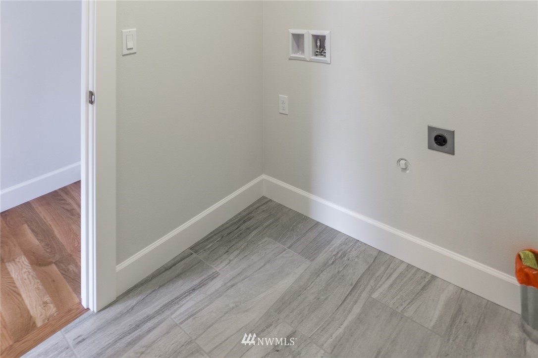 1803 Watkins Road Freeland, WA 98249 - Photo 11 of 25 a view of a small space with wooden floor and a window