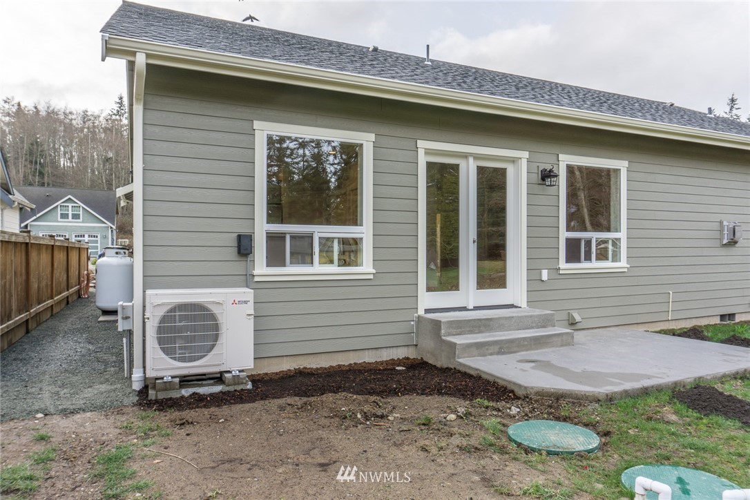 1803 Watkins Road Freeland, WA 98249 - Photo 24 of 25 a front view of a house with garden