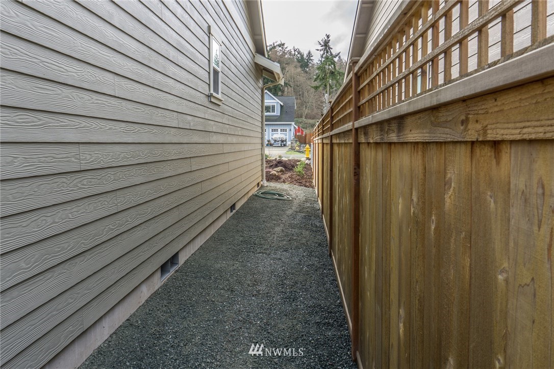 1803 Watkins Road Freeland, WA 98249 - Photo 25 of 25 a view of a pathway with a house