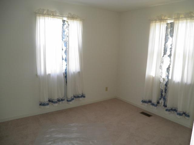 340 Leslie Jamie Road Manchester, TN 37355 - Photo 6 of 10 Master bedroom as well as all rooms have new carpet.