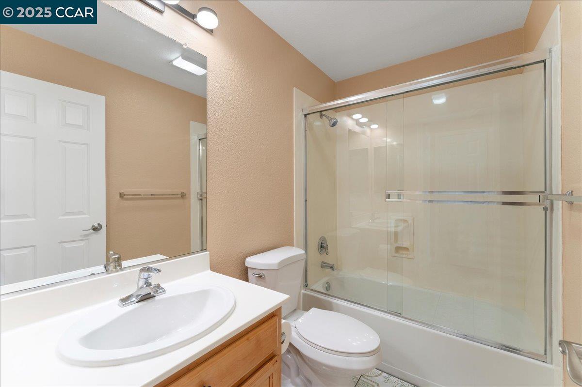 4651 Shetland Way Antioch, CA 94531 - Photo 26 of 34 a bathroom with a sink toilet and shower