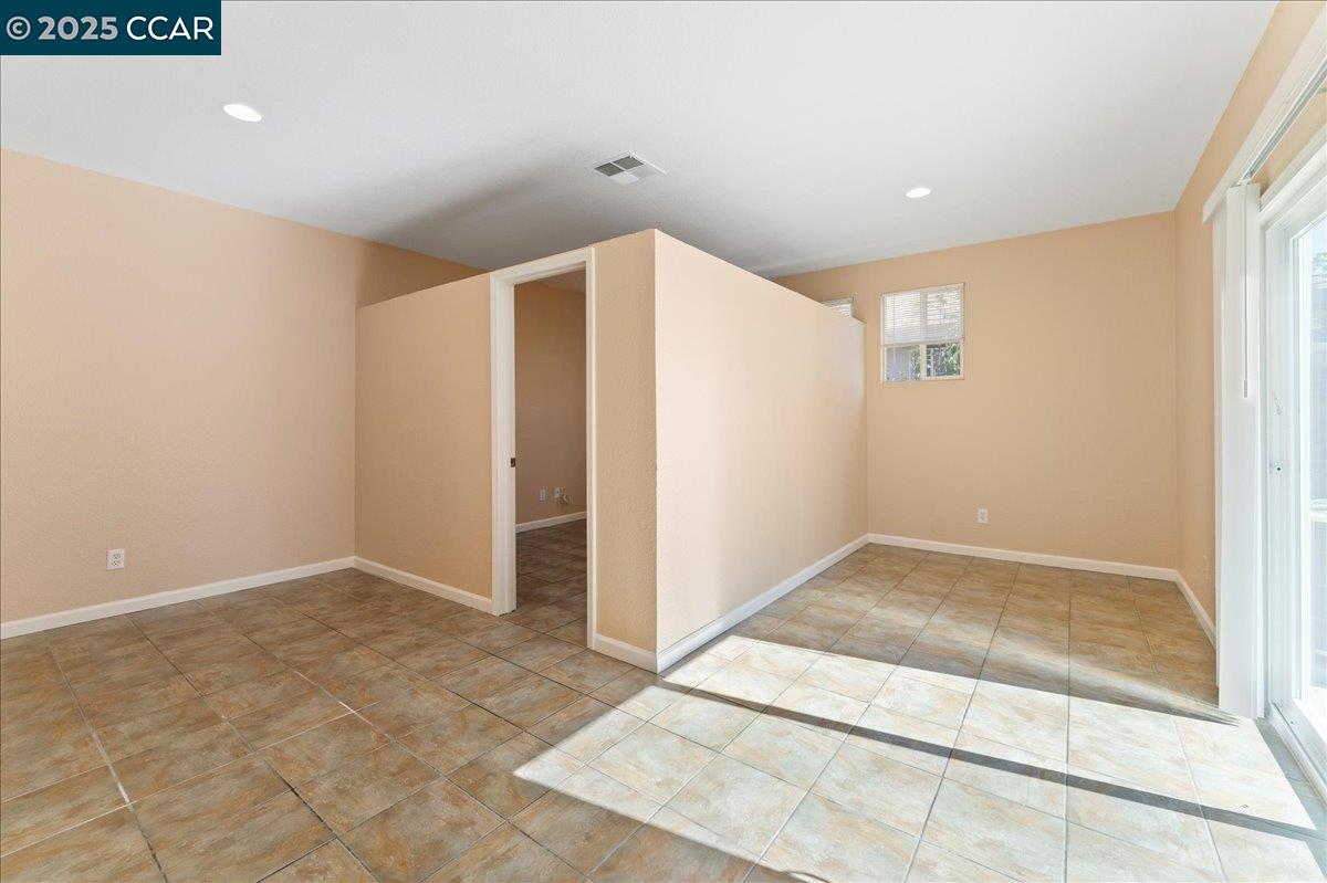 4651 Shetland Way Antioch, CA 94531 - Photo 28 of 34 an empty room with a natural light