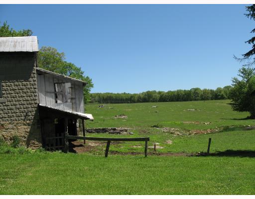 692 Claypike Road Acme, PA 15610 - Photo 3 of 5 Stable/Barn.