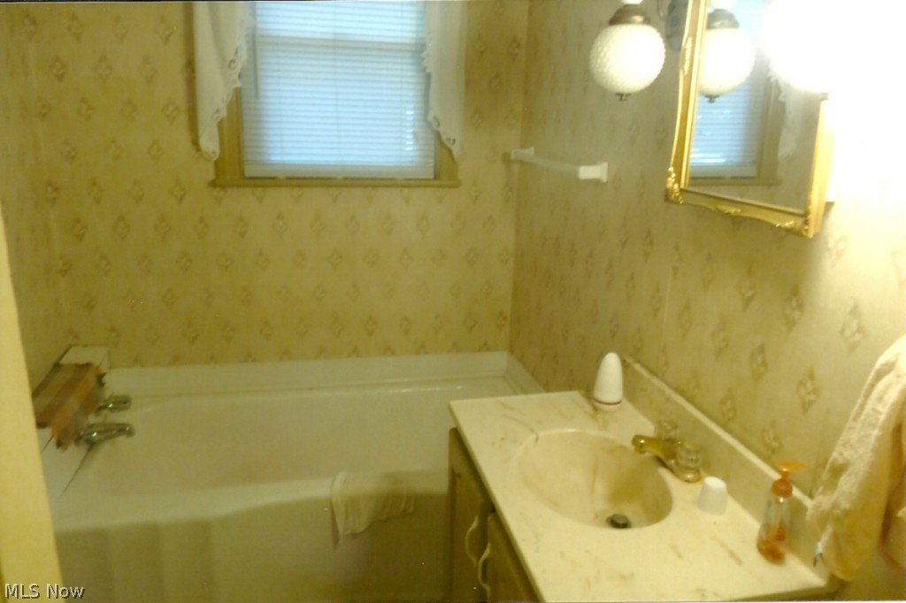 2038 Thomas Hubbard Road Hubbard, OH 44425 - Photo 4 of 12