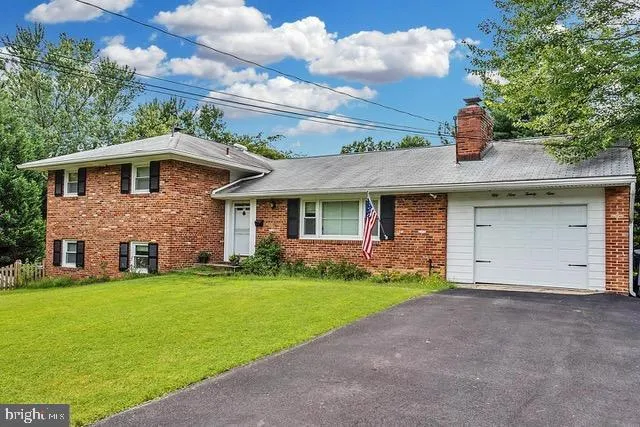 $4,400 | 5929 Merritt Place, Falls Church, VA 22041