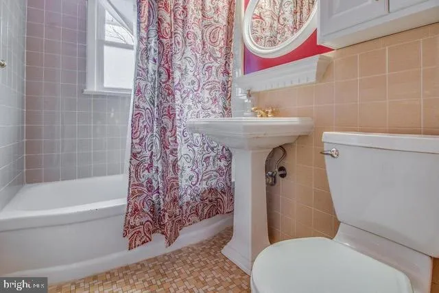 $4,400 | 5929 Merritt Place, Falls Church, VA 22041