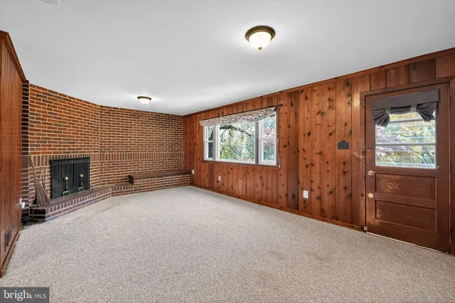 $4,400 | 5929 Merritt Place, Falls Church, VA 22041