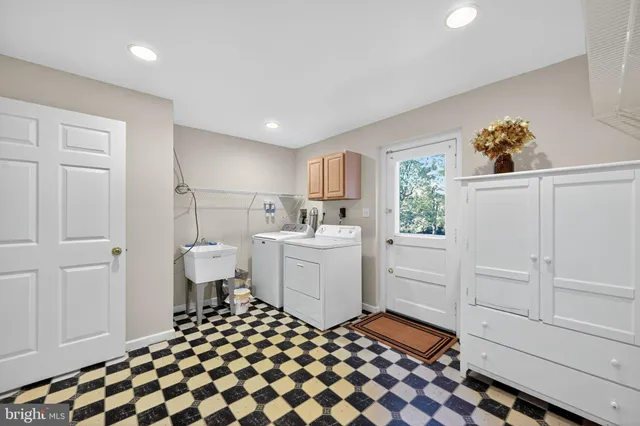 $4,400 | 5929 Merritt Place, Falls Church, VA 22041