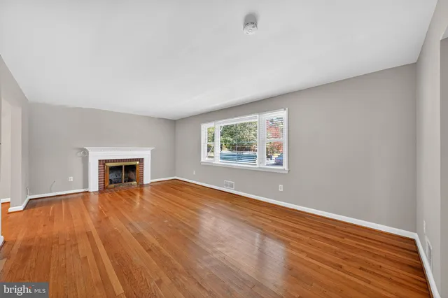 $4,400 | 5929 Merritt Place, Falls Church, VA 22041