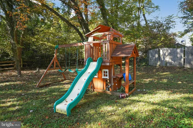 $4,400 | 5929 Merritt Place, Falls Church, VA 22041