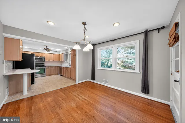 $4,400 | 5929 Merritt Place, Falls Church, VA 22041