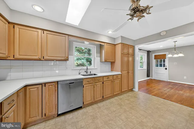 $4,400 | 5929 Merritt Place, Falls Church, VA 22041