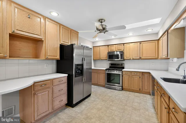 $4,400 | 5929 Merritt Place, Falls Church, VA 22041