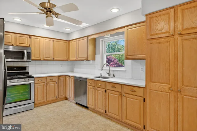 $4,400 | 5929 Merritt Place, Falls Church, VA 22041