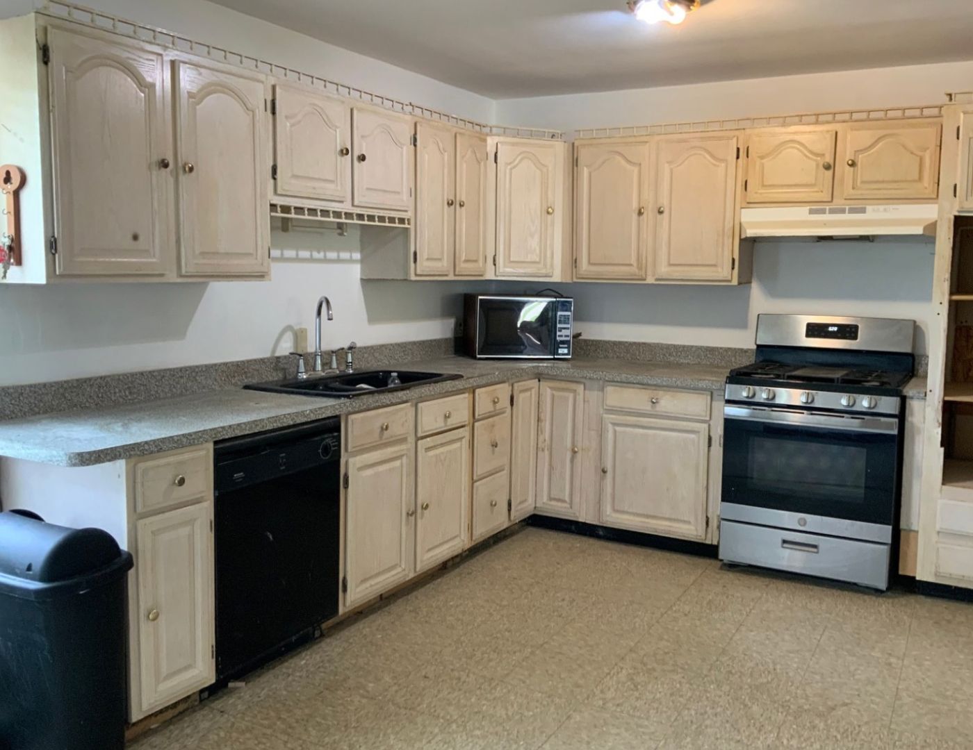 110 Zurich Road Joliet, IL 60436 - Photo 3 of 10