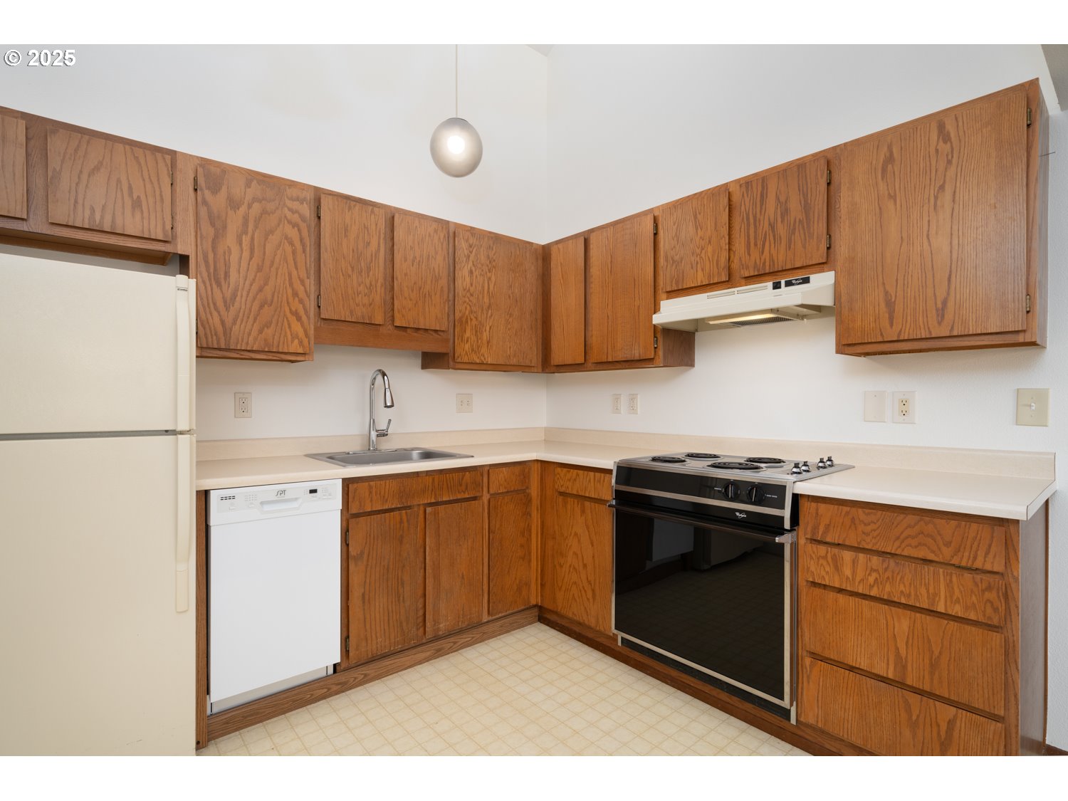 13775 Southwest Scholls Ferry Road, Unit 215 Beaverton, OR 97008 - Photo 8 of 29 Kitchen