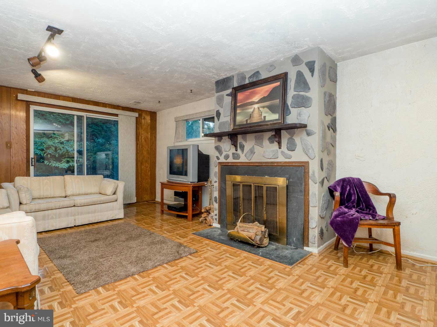 3 McAlpine Court Silver Spring, MD 20901 - Photo 16 of 25 Family Room