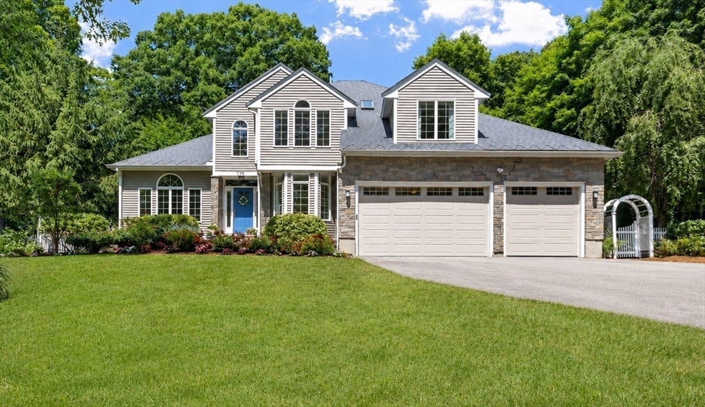 175 Maskwonicut Street Sharon, MA 02067 - Photo 2 of 41