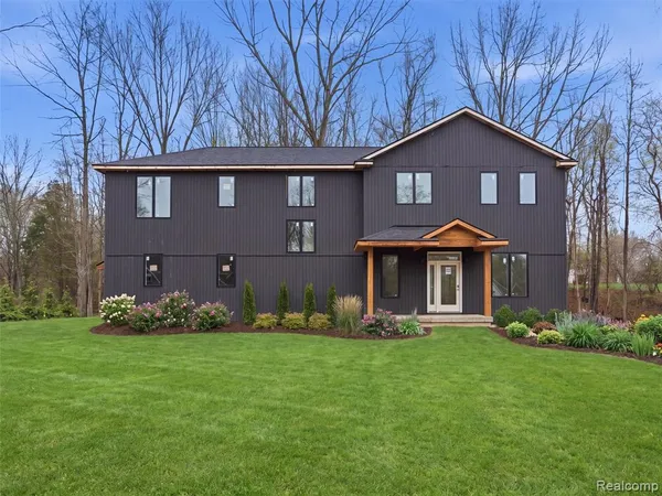 $549,999 | 11810 Scenic Valley Road, Davisburg, MI 48350