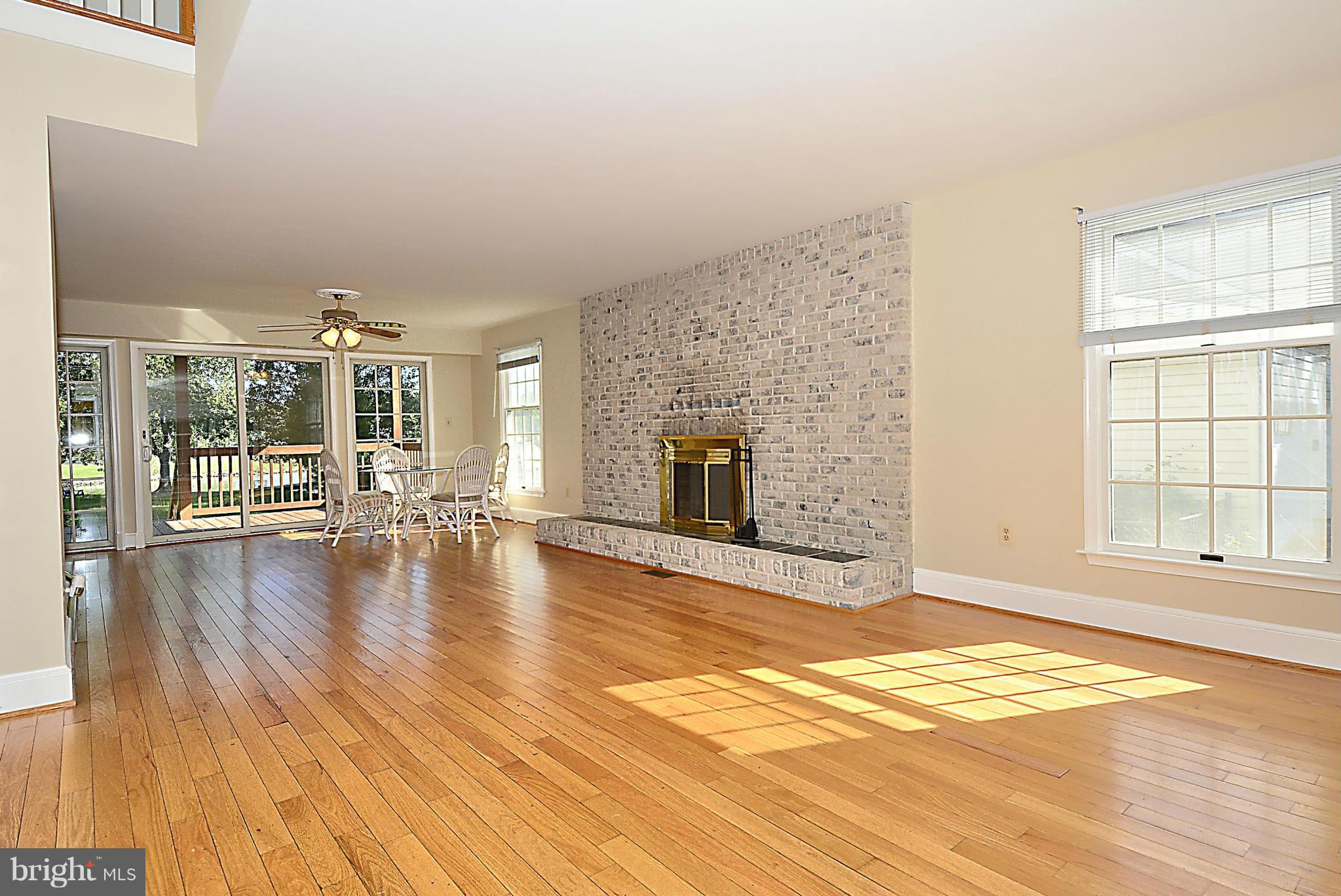 726 Tyler Point Road Deale, MD 20751 - Photo 4 of 30 Living Room