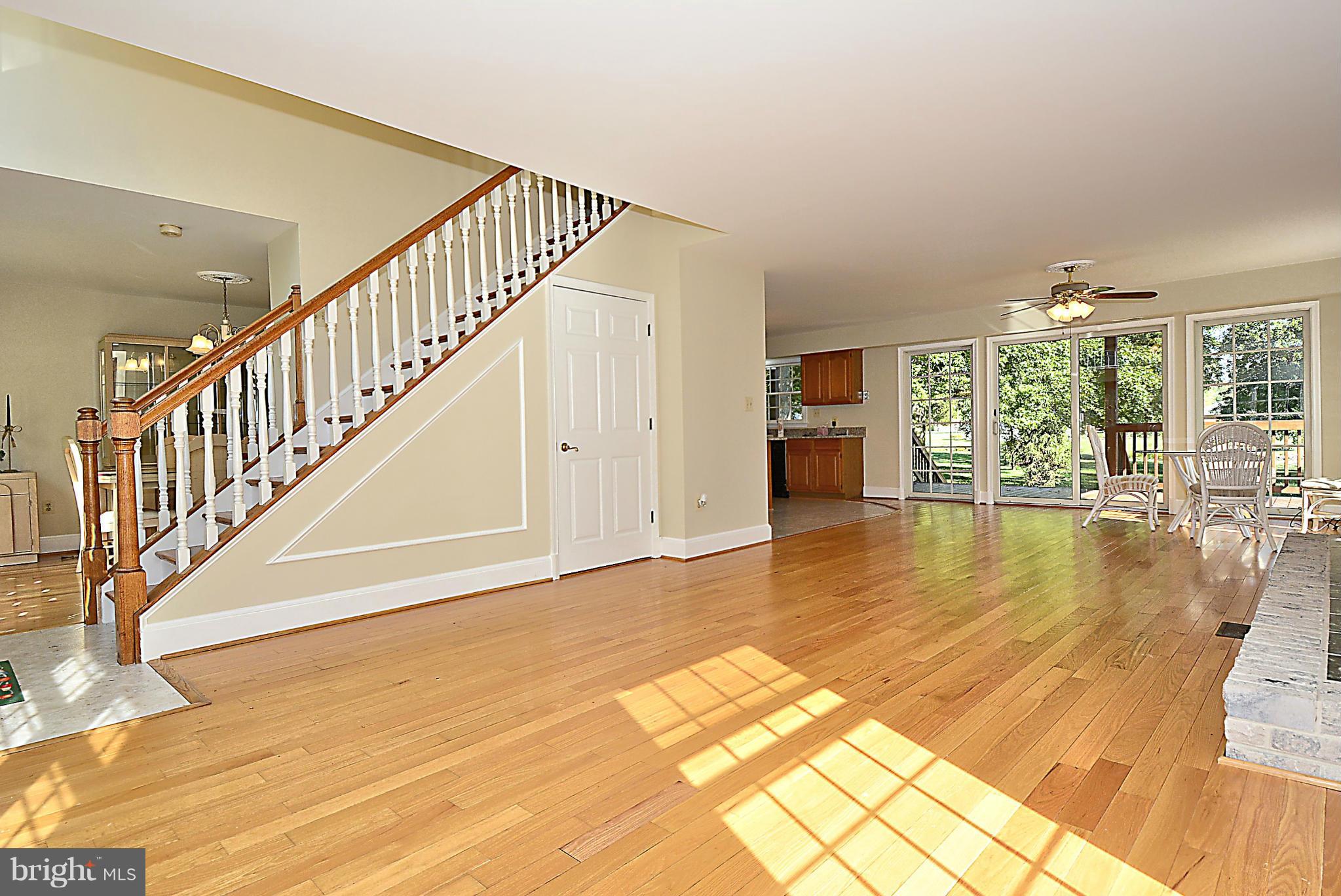 726 Tyler Point Road Deale, MD 20751 - Photo 5 of 30 Living Room
