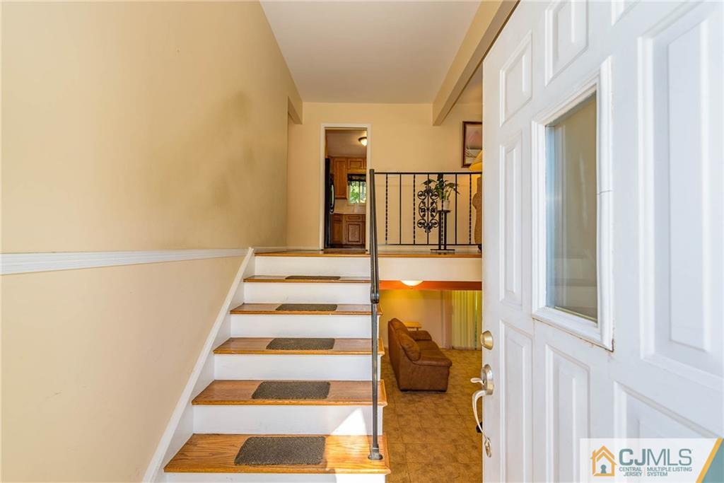 14 Gifford Road Somerset, NJ 08873 - Photo 2 of 25 a view of a entryway