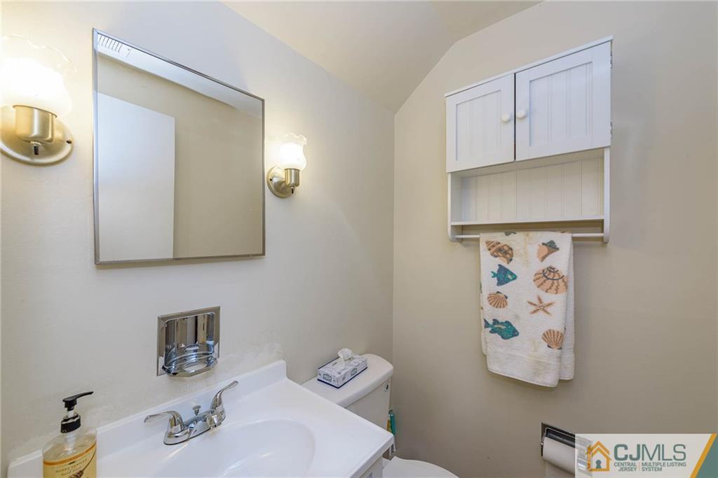 14 Gifford Road Somerset, NJ 08873 - Photo 4 of 25 a bathroom with a sink mirror and vanity