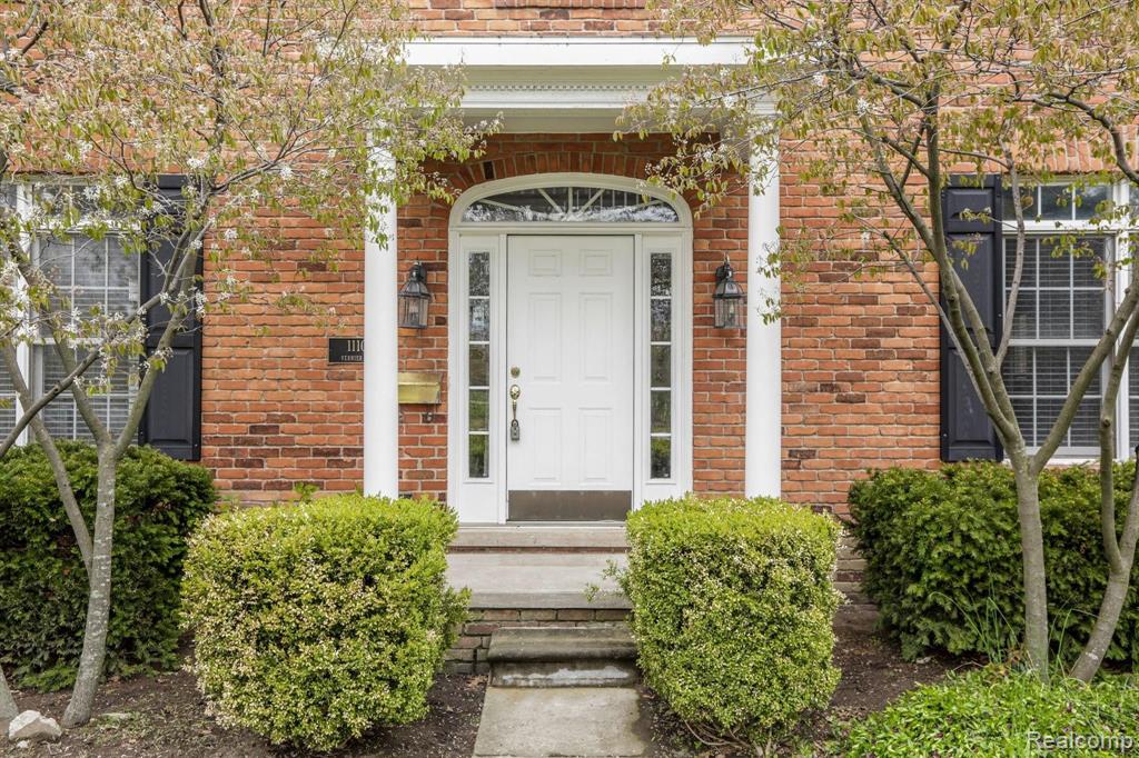 1110 Vernier Road Grosse Pointe Woods, MI 48236 - Photo 2 of 33