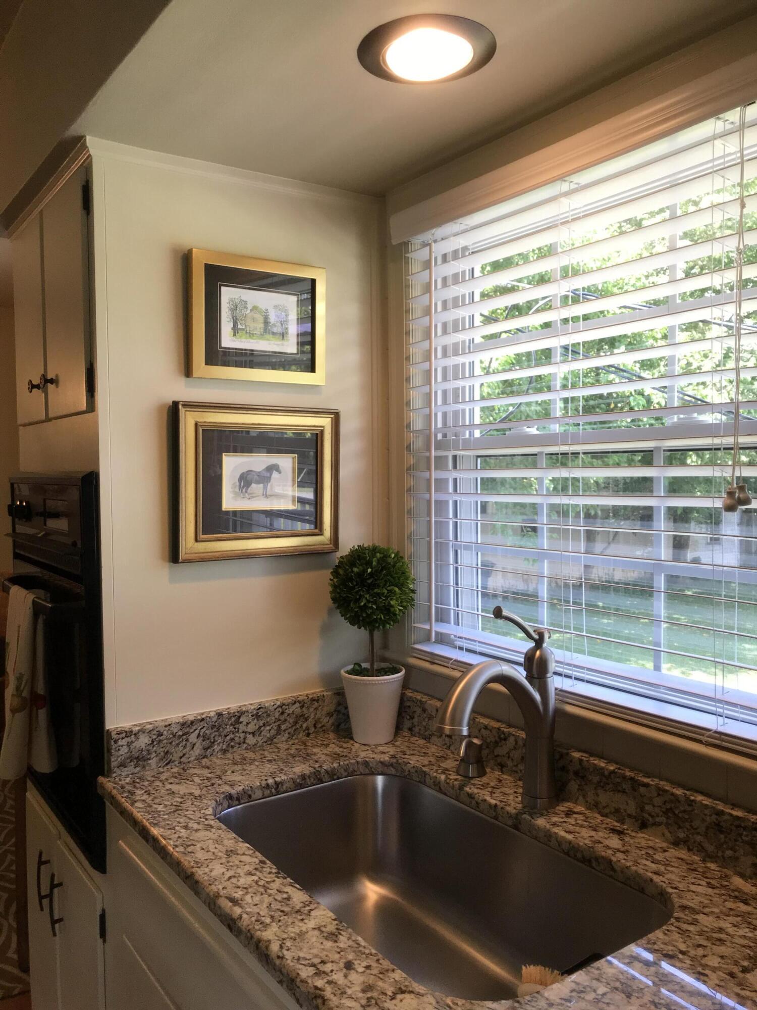 2405 Topeka Road Lexington, KY 40503 - Photo 12 of 27 IMG_2876