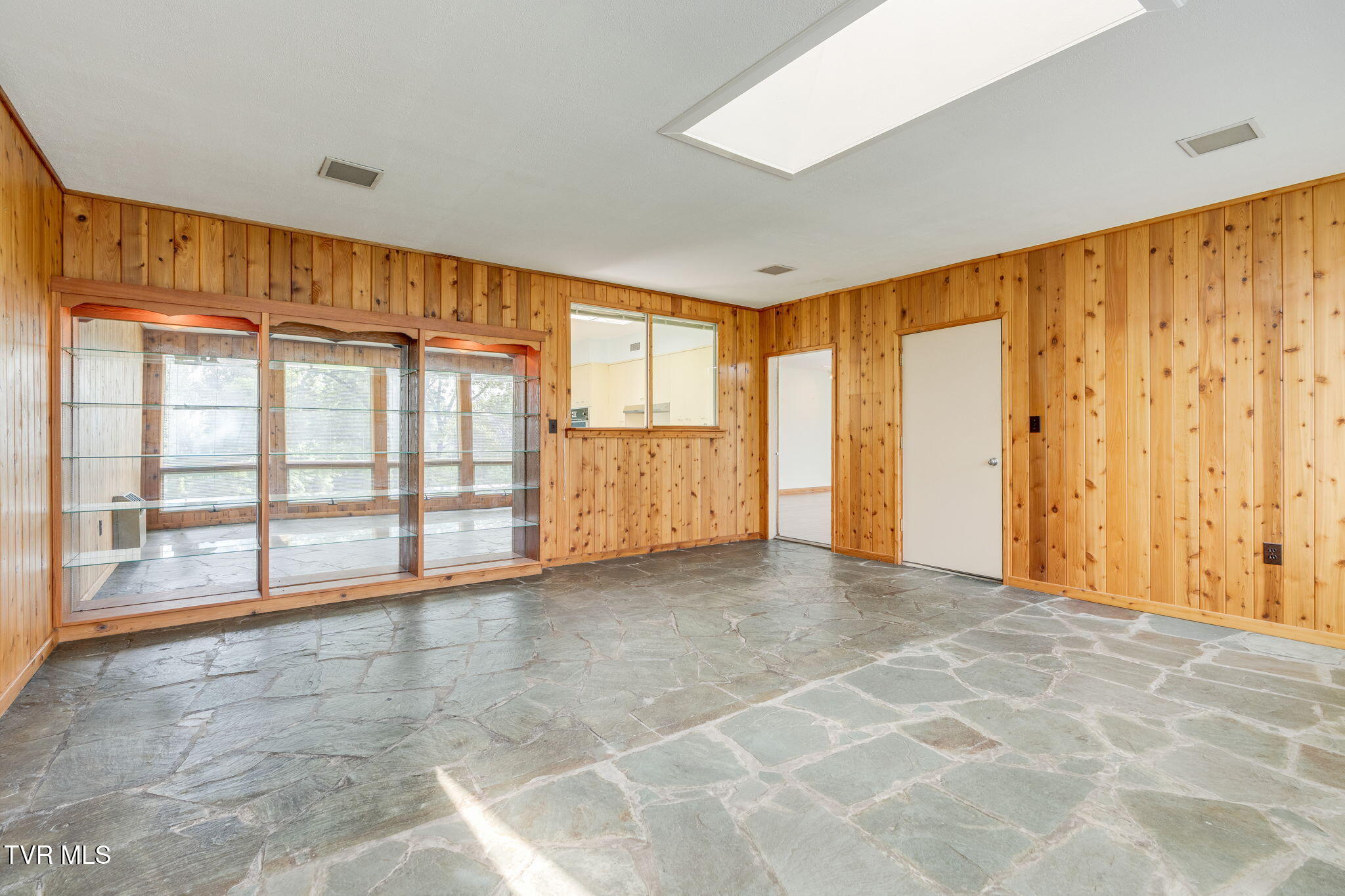 209 Maple Tree Drive Bristol, TN 37620 - Photo 32 of 53 016