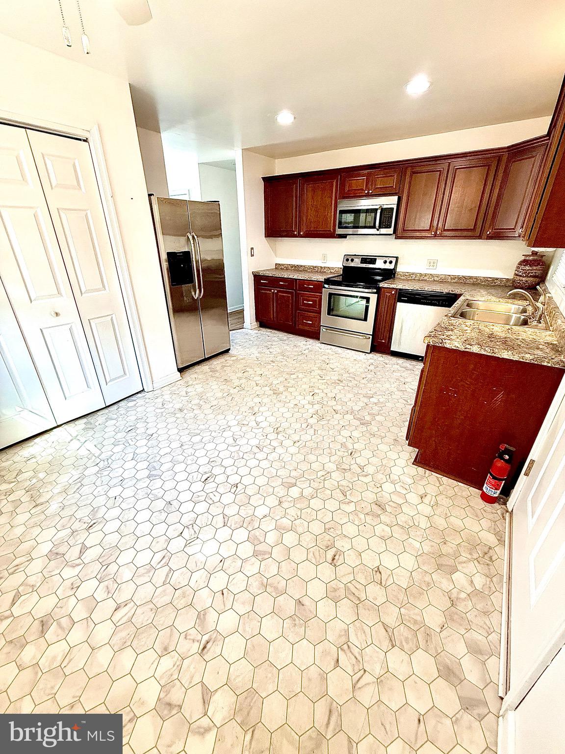 195 Mitscher Road Dover, DE 19901 - Photo 8 of 24 a living room with stainless steel appliances kitchen island granite countertop a refrigerator and a stove top oven